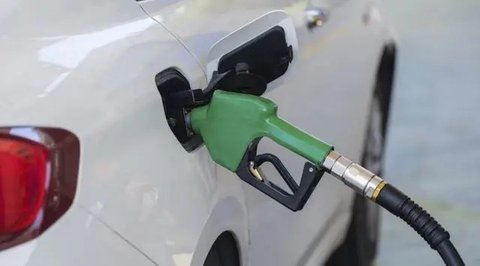 Sampel biodiesel B0, B20, B30, dan B100 dipamerkan saat uji jalan Penggunaan Bahan Bakar B30 untuk kendaraan bermesin diesel di Kementerian ESDM, Jakarta, Kamis (13/6/2019). (merdeka.com/Iqba