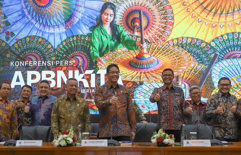 Menteri Keuangan (Menkeu) Purbaya Yudhi Sadewa sebelum membeberkan kinerja Pendapatan dan Belanja Negara (APBN) per September 2025 di Kementerian Keuangan, Jakarta, Selasa (14/10/2025).