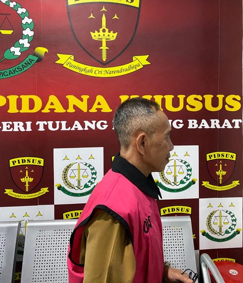 Kejari Tulang Bawang Barat menetapkan dua pejabat Dinas Lingkungan Hidup sebagai tersangka kasus korupsi penyalahgunaan keuangan daerah tahun 2022-2024.