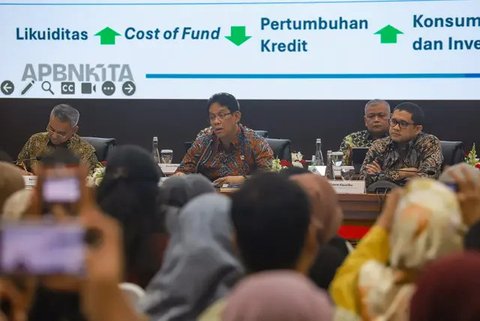 Menkeu Purbaya Yudhi Sadewa melaporkan Anggaran Pendapatan dan Belanja Negara (APBN) 2025 mengalami defisit sebesar Rp371,5 triliun atau 1,56 persen terhadap produk domestik bruto (PDB) per 3