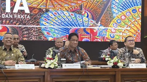 Menkeu Purbaya Yudhi Sadewa melaporkan Anggaran Pendapatan dan Belanja Negara (APBN) 2025 mengalami defisit sebesar Rp371,5 triliun atau 1,56 persen terhadap produk domestik bruto (PDB) per 3