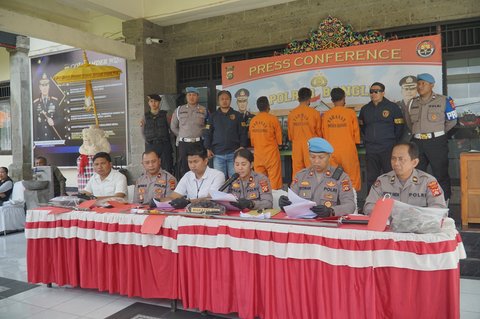 Polres Bangli saat melakukan rilis peristiwa pembunuhan di Desa Songan, Kecamatan Kintamani, Bangli, Bali, Rabu (15/10)