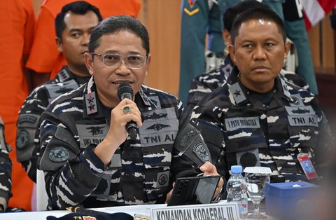 Komandan Komando Daerah Angkatan Laut III (Dankodaeral III) Laksamana Muda TNI Uki Prasetia  saat konferensi pers  bersama di Mako Kodaeral III, Tanjung Priok, Jakarta, Rabu (15/10/2025).