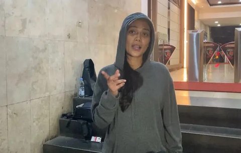 Disjoki Giovanni Surya Saputra alias DJ Panda memenuhi panggilan penyidik Polda Metro Jaya. (Foto: Liputan6.com/Ady Nugrahadi).