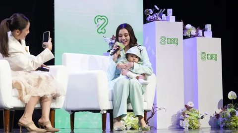 Aaliyah Massaid berkomitmen memberi ASI untuk buah hati. Berkaca pada pengalaman, menyusui butuh komitmen tinggi di tengah kesibukan sebagai artis. (Foto: Dok. Instagram @aaliyah.massaid)