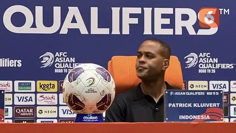 Ketua PSSI, Erick Thohir, dan pelatih anyar Timnas Indonesia, Patrick Kluivert, dalam sesi konfrensi pers di Hotel Mulia, Jakarta, Minggu (12/1/2025) sore WIB. (Bola.com/Bagaskara Laz