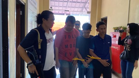 Tiga preman yang kerap memalak sopir truk batu bara di jalur lintas Sumatera, tepatnya di Kampung Ramsai, Kecamatan Way Tuba, Kabupaten Way Kanan, Lampung