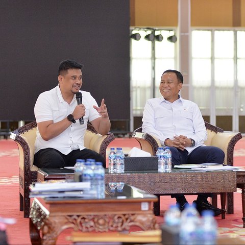 Gubernur Sumut Bobby Nasution saat menerima kunjungan Direktur Jenderal Hubungan Darat, Kementerian Perhubungan, Irjen Pol (P) Aan Suhanan
