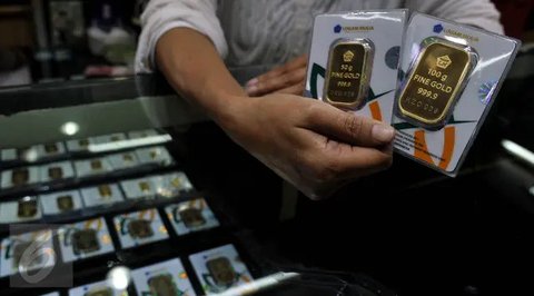Di awal pekan ini, harga emas PT Aneka Tambang Tbk (ANTAM) bertahan di posisi Rp 599 ribu per gram, Jakarta, Senin(10/10). Jumlah itu tidak mengalami perubahan dari harga perdagangan akhir pe