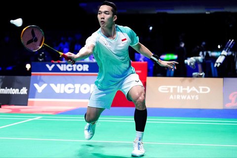 Tunggal putra Indonesia, Jonatan Christie saat melawan wakil Prancis, Alex Lanier pada laga semifinal Denmark Open 2025 yang berlangsung di Jyske Bank Arena, Odense, Sabtu (18/10/2025) malam WIB.