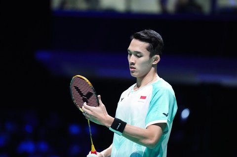 Tunggal putra Indonesia, Jonatan Christie saat melawan wakil Prancis, Alex Lanier pada laga semifinal Denmark Open 2025 yang berlangsung di Jyske Bank Arena, Odense, Sabtu (18/10/2025) malam WIB.