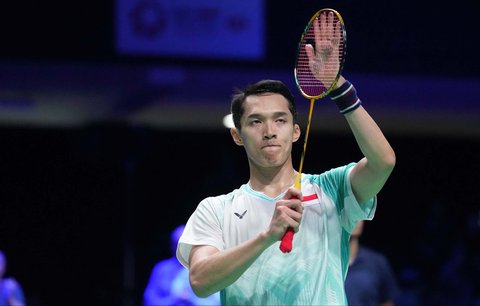 Pemain tunggal putra Indonesia Jonatan Christie saat  pertandingan final tunggal putra melawan Shi Yu Qi dari China  di Denmark Badminton Open di Odense, Denmark, Minggu, (19/10/2025) malam.
