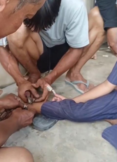 Orang tua di Kabupaten Mesuji, Lampung, tega merantai kaki anak perempuannya yang masih berumur 6 tahun di dalam rumah sendirian
