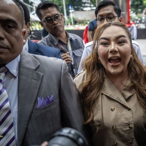 Bareskrim Polri periksa Lisa Mariana terkait kasus pencemaran nama baik. Hasil tes DNA Ridwan Kamil dan Lisa Mariana mengungkap fakta mengejutkan soal ayah biologis CA.