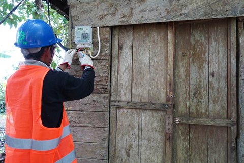 Kisah Warga Anggi dan Musi Banyuasin Menjemput Terang
