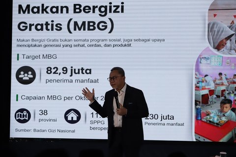 Menteri Koordinator Bidang Pangan Zulkifli Hasan (Zulhas) saat kegiatan Town Hall Meeting Satu Tahun Kemenko Pangan di Gedung Graha Mandiri, Jakarta, Selasa (21/10/2025).