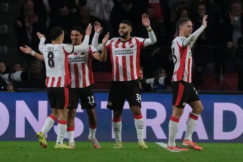 Selebrasi Desire Doue setelah mencetak gol kedua timnya dalam laga Liga Champions antara Bayer Leverkusen dan PSG di Leverkusen, Jerman, 21 Oktober 2025. (AP Photo/Martin Meissner)