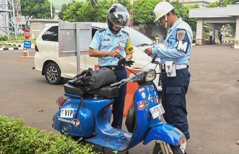 Personil Pomau Komando Operasi Udara Nasional (Koopsudnas) saat menggelar operasi penegakkan ketertiban (Gaktib) bagi prajurit di lingkungan Makoopsudnas, Rabu (22/10/2025).
