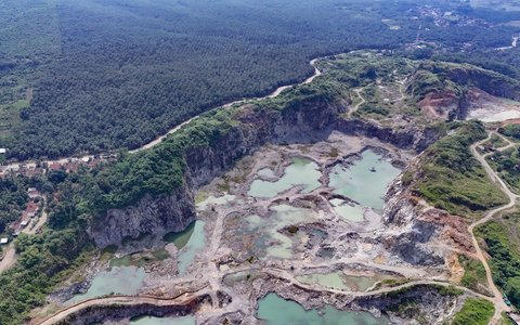 Area tambang galian C yang berhenti beroperasi di wilayah Sudamanik, Gorowong, Parung Panjang, Kabupaten Bogor, Jawa Barat, Kamis  (23/10/2025).