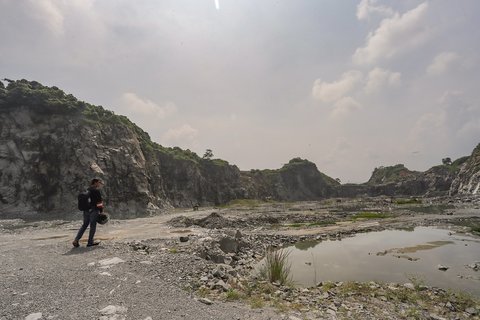 Area tambang galian C yang berhenti beroperasi di wilayah Sudamanik, Gorowong, Parung Panjang, Kabupaten Bogor, Jawa Barat, Kamis  (23/10/2025).