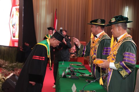 Kasad Jenderal Maruli Simanjuntak Memimpin Wisuda STHM 2025