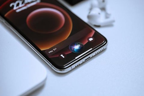 Ilustrasi Aplikasi iPhone. Kredit: Neil Soni via Unsplash