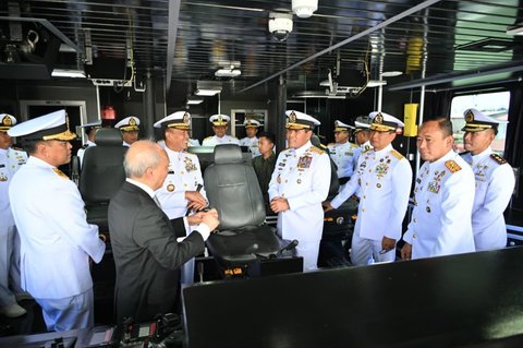 Kepala Staf Angkatan Laut Laksamana TNI Dr. Muhammad Ali saat meresmikan kapal perang KRI Belati-622  di Dermaga Mako Kolinlamil, Jakarta Utara, Juymat (24/10/2025).
