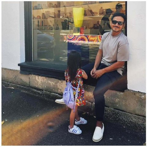 Momen hangat kedekatan Hamish Daud dan putrinya. [IG: @hamishdw]