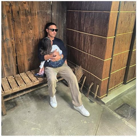 Momen hangat kedekatan Hamish Daud dan putrinya. [IG: @hamishdw]