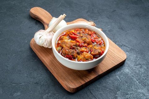Ilustrasi sambal bawang pelengkap bakso geprek. (c) Shutterstock/livyah08