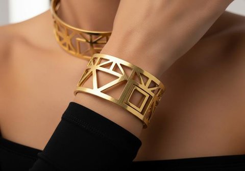 Model Gelang Emas Choker Simpel Tapi Elegan (Sumber: gemini)