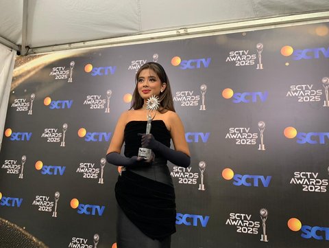 Aqeela Calista Pemenang Kategori Aktris Utama Paling Ngetop di SCTV Awards 2025. Pasangan Karakter Sinetron Paling Ngetop (Bersama Harry Vaughan), dan Artis Paling Socmed