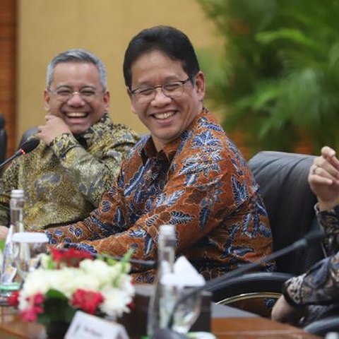 Menteri Keuangan (Menkeu) Purbaya Yudhi Sadewa bertemu Direktur Utama PT PLN (Persero) Darmawan Prasodjo, di kantor Direktorat Jenderal Pajak (DJP), Jakarta, Rabu (15/10/2025). (