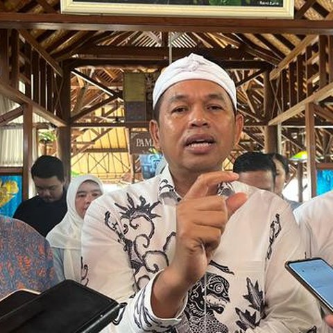 Gubernur Jawa Barat terpilih, Dedi Mulyadi menemui Wali Kota Depok terpilih, Supian Suri di salah satu rumah makan kawasan Universitas Indonesia. (Liputan6.com/Dicky Agung Prihanto)