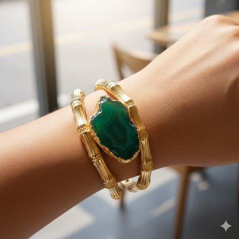 Model Gelang Emas Bambu Kombinasi Batu Alam (Ilustrasi AI)