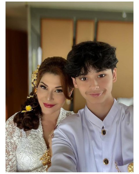 Potret keluarga Tamara Bleszynski di pertunangan Teuku Rassya. [IG: @tamarableszynskiofficial]