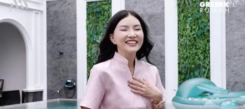 Potret Kolam Renang Rooftop di Rumah Baru Sarwendah, Mewah dan Bernuansa Klasik Modern (sumber: YouTube AH)