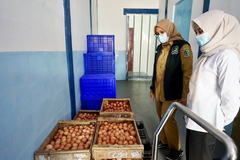 Bupati Ipuk saat meninjau salah satu SPPG di wilayah Kec. Giri Banyuwangi