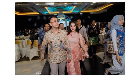 Nagita Slavina dan Raffi Ahmad kondangan. [IG: @raffinagita1717]
