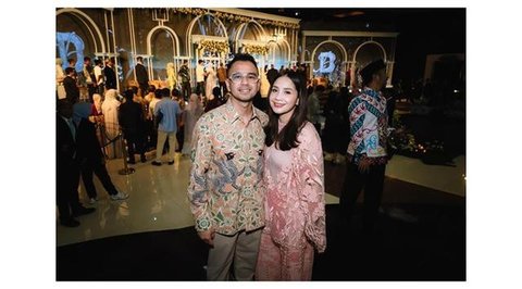 Nagita Slavina dan Raffi Ahmad kondangan. [IG: @raffinagita1717]