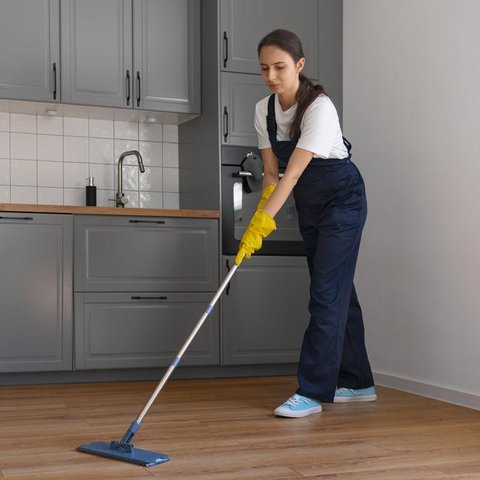 Apa yang Harus Dilakukan Jika Ada Ular di Dalam Lemari Pakaian (AI)