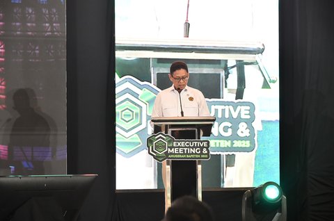 Wakil Menteri Energi dan Sumber Daya Mineral (ESDM) Yuliot saat menjadi pembicara kunci pada acara Badan Pengawas Tenaga Nuklir (BAPETEN) Executive Meeting dan Penganugerahan BAPETEN Award 2025