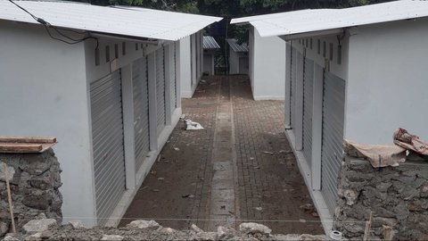 Kios yang menjadi tempat relokasi pedagang Pasar Barito di Sentra Fauna dan Kuliner Lenteng Agung, Jakarta, Selasa (28/10/2025).