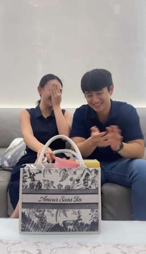 Cincin Tunangan dan Cincin Pernikahan Amanda Manopo. [@rollmoments]