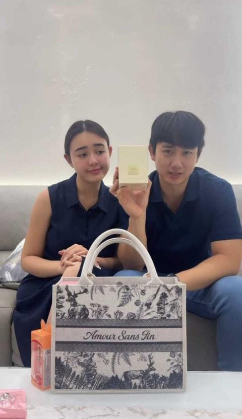 Cincin Tunangan dan Cincin Pernikahan Amanda Manopo. [@rollmoments]