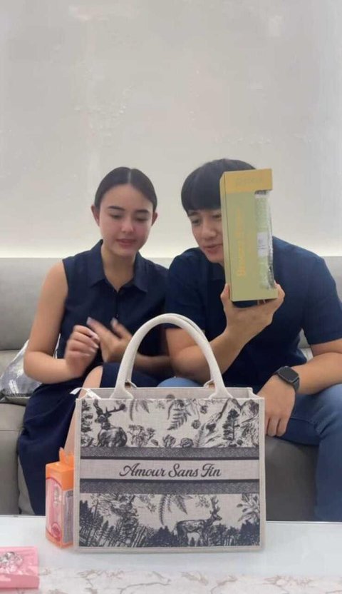 Cincin Tunangan dan Cincin Pernikahan Amanda Manopo. [@rollmoments]
