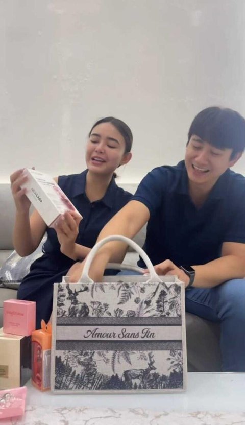 Cincin Tunangan dan Cincin Pernikahan Amanda Manopo. [@rollmoments]
