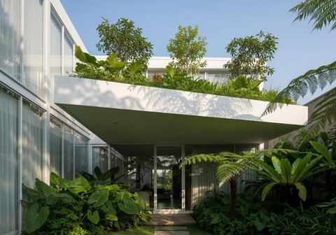 Rumah Compact dengan Atap Tanaman Hijau Anti Panas dan Bocor (Sumber: gemini.com)