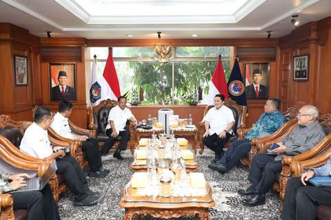 Mendagri Muhammad Tito Karnavian menerima kunjungan Menpora Erick Thohir
