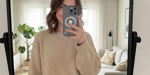 Ilustrasi AI Mirror Selfie Pakai iPhone 17